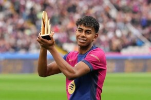 诺里斯和勒克莱尔先后进站换胎，诺里斯出站后暂列第9（勒克莱尔与诺里斯先后进站更换轮胎，诺里斯回到赛道暂居第9位）