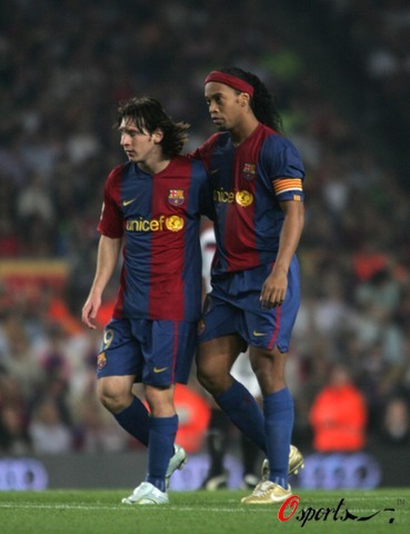 6枚金牌告急！王励勤走险棋，48岁新帅真能顶住吗？（六金岌岌可危！王励勤出险招，48岁新帅能扛住吗？）