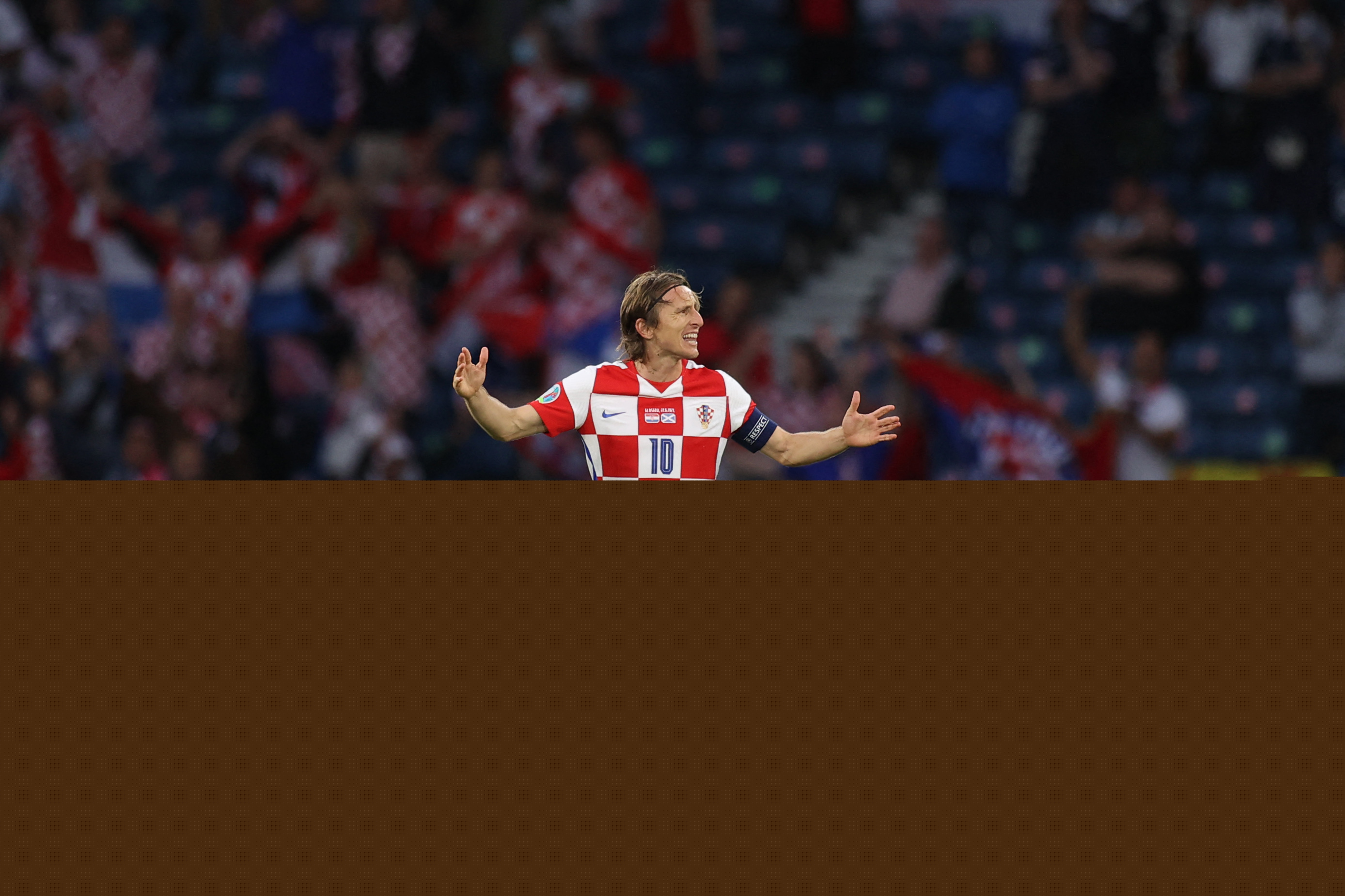 西媒：皇马多位球员复出，马斯坦托诺本轮联赛或直接首发（西媒称：皇马多人伤愈回归，马斯坦托诺本轮有望直接首发）