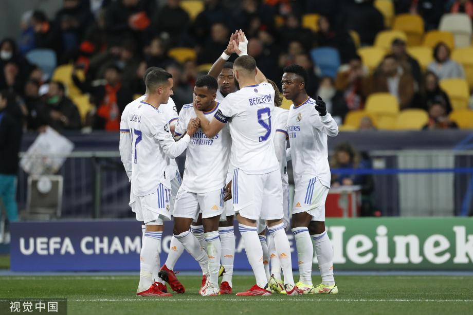 波兰媒体：莱万收到米兰、沙特和美职联报价，米兰愿签约两年（波媒称：莱万已获米兰、沙特及美职联报价，米兰愿提供两年合同）